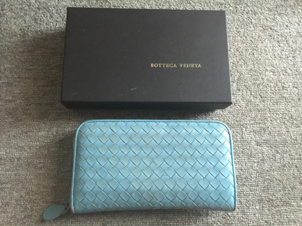 美品 USED ボッテガヴェネタ 春夏限定色 ライトブルーの長財布