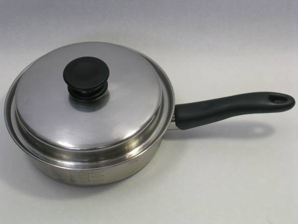アムウェイ 中フライパン 新品・元箱無しアムウェイ クィーン 中