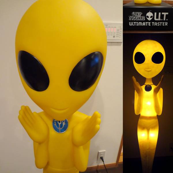 送料無料 日清カップヌードル 懸賞当選品 光る宇宙人 美品 kmid