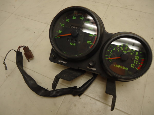 ZA3946 GPZ750 スピードメーター ZX750A-0121