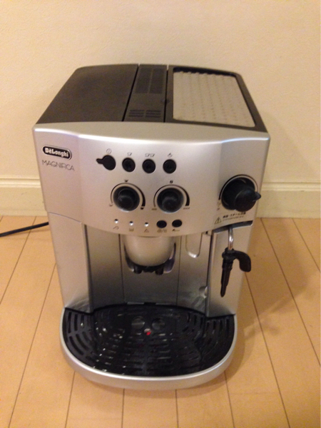 Delonghi デロンギ 全自動コーヒーマシン ESAM1200SJ 中古