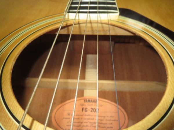 ☆格安□アコースティックギターオレンジラベル YAMAHA FG-202