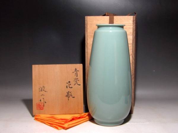 板谷波山 青磁花入 透明感のある見事な作品☆m785 4K映像「板谷波山