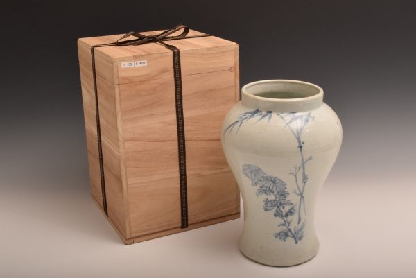 B0014035　池順鐸　染付花瓶 2197ｇ　韓国人間文化財