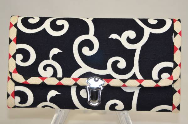 ハンドメイドの長財布　和風柄　唐草模様