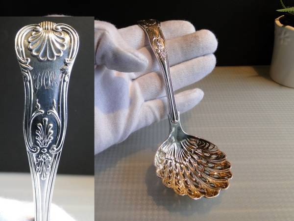 キングスパターンの純銀製 シフタースプーン　英国　1904年