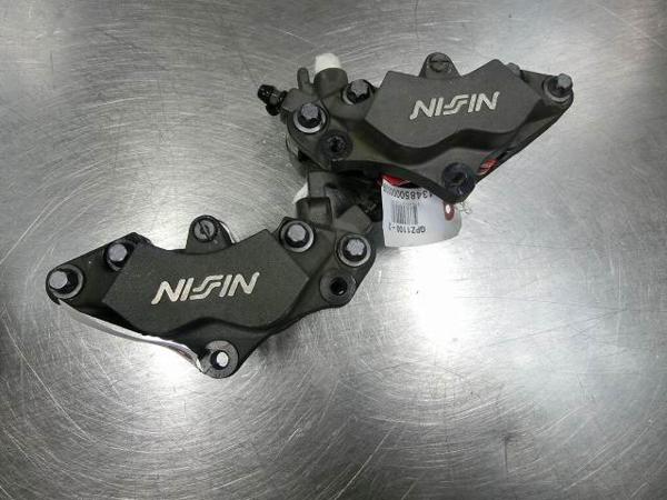 NSR250R-SE フロントブレーキキャリパー左右、綺麗☆MC28