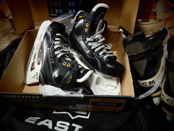 ホッケーシューズBauer supreme160 8.0EE新品！