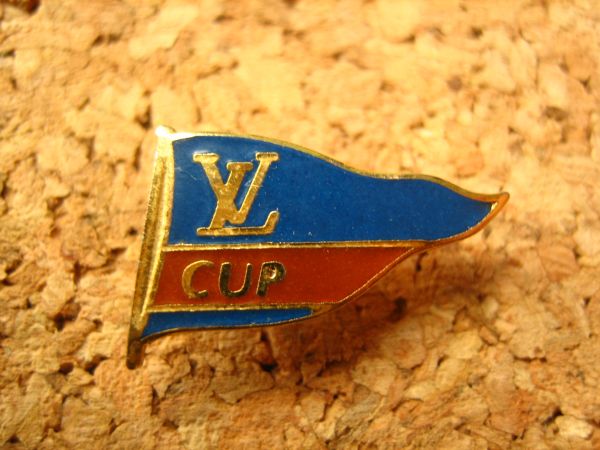ピンバッジ　ヴィトンカップ　アメリカズカップ　ヨット　ロゴ　