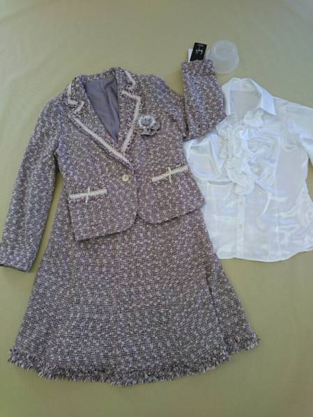 送料無料　ほぼ新品　９号　スーツ３点セット　入学式等に！！