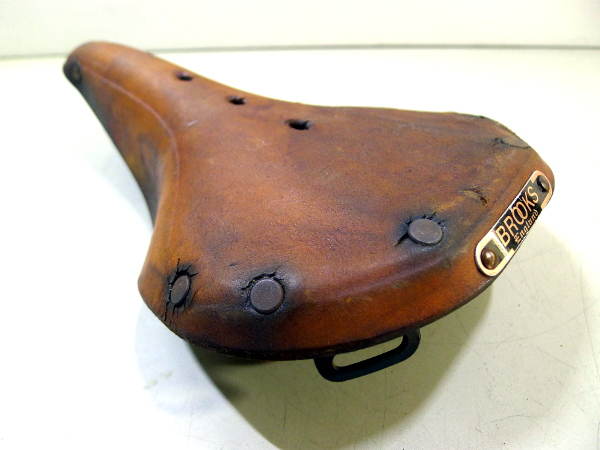 BROOkS 「MADE IN England BROOKS アンティーク革サドル 現状品」 サドル