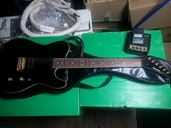 中古品　FERNANDES　フェルナンデス エレキギター ケース付
