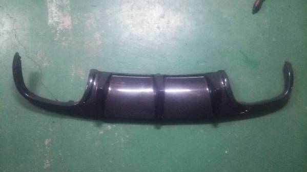 カーボン製リアアンダースポイラー成型品