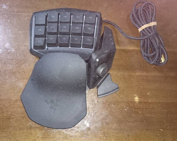 中古　Razer Tartarus CHROMAゲーミングキーパッド キーボード マウス 左手