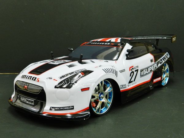 2.4GHz 1/10 ドリフトラジコンカー GTRタイプ（白）【完成品】