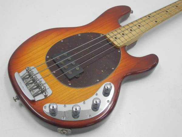 StingRay USA ハードケース付き ホワイト MUSICMAN StingRay USA ミュージックマン スティングレイ ハードケース
