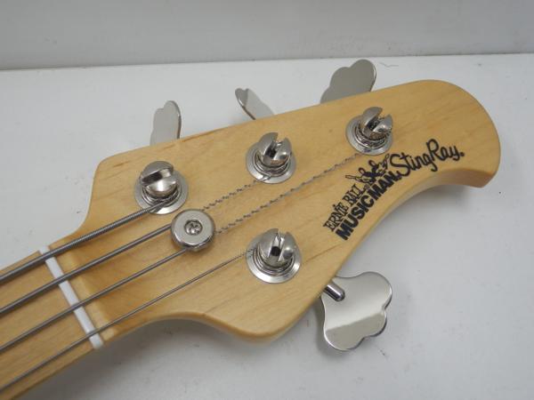 StingRay USA ハードケース付き ホワイト MUSICMAN StingRay USA ミュージックマン スティングレイ ハードケース