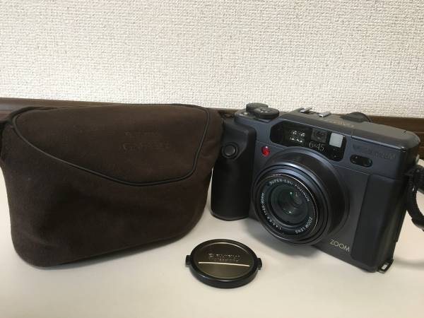 FUJIFILM 富士フィルム GA645Zi フィルムカメラ ブラック 1:4.5-6.9 f＝55-90mm ケース付