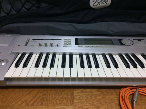 ☆引き取り歓迎＠三重☆KORG triton le 61 鍵盤 ケース、ペダル