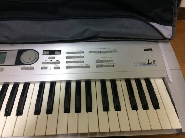☆引き取り歓迎＠三重☆KORG triton le 61 鍵盤 ケース、ペダル