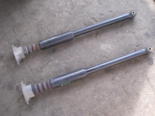 デミオ H14年 DY5W リアショック左右 即決価格！#2K21