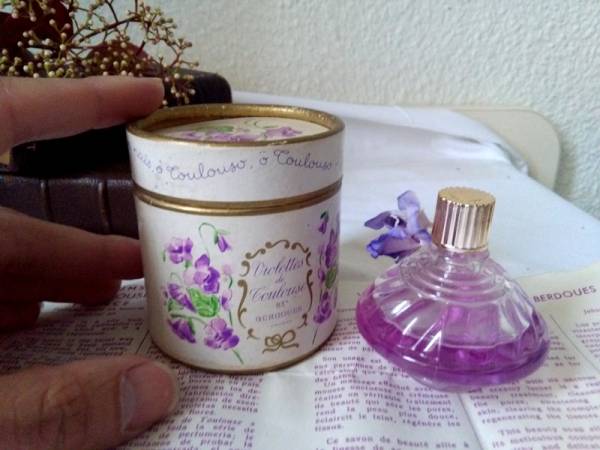 フランス アンティーク 箱付き 古い 香水瓶 香水付 Berdoues toulouse