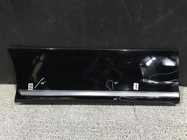 ヴォクシー DBA-ZRR70W サイドマッドガードリアドア右