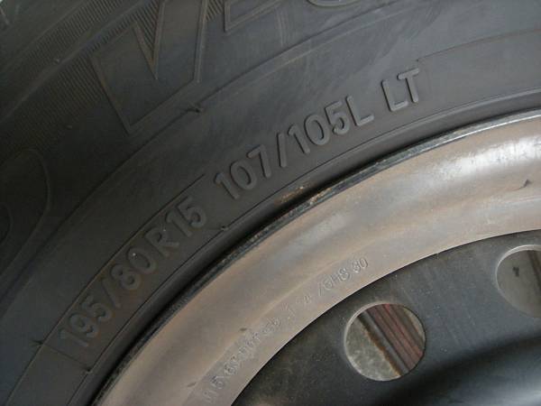195/80R15 107/105L LT ハイエースバン キャラバン