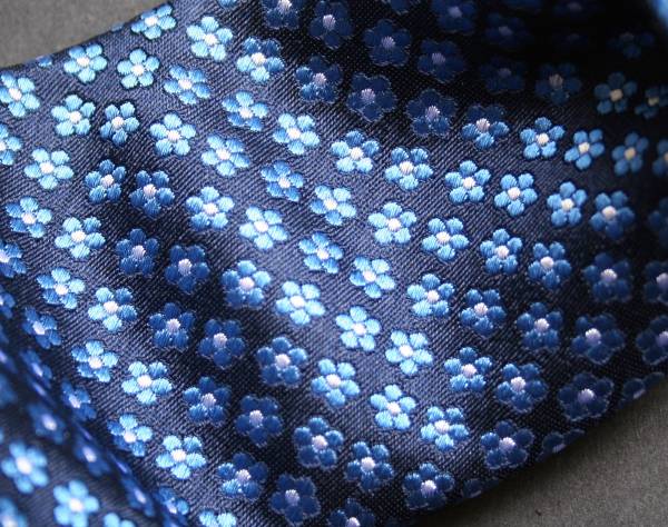 【AG】□新品□トミーヒルフィガーお洒落な紺地に青の花柄ネクタイ　Tommy Hilfiger