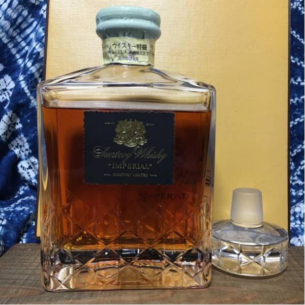 飲料 SUNTORY インペリアル ウイスキー カガミクリスタル600ml43%箱付き