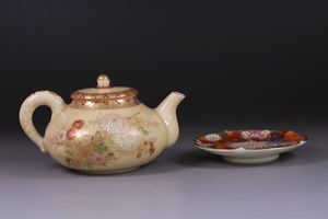 1701C21122】旧家蔵出時代 薩摩焼 金彩色絵『花卉』急須 小皿 セット