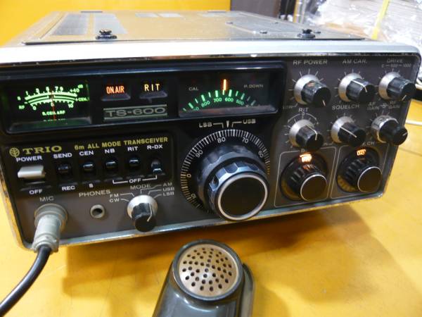 【USED】トリオ TRIO TS-600 6mオールモードトランシーバー 無線機 通電確認済 50MHz名機 TRIOマイク付き