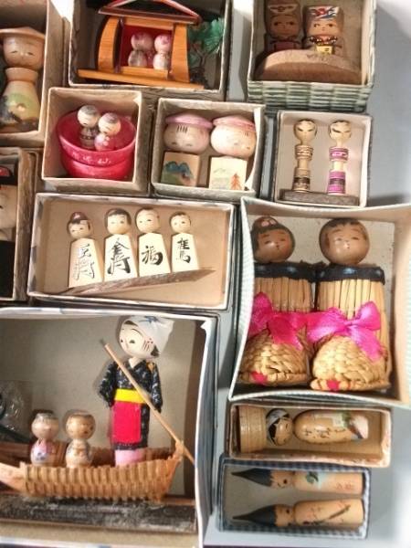昭和 レトロ 豆こけし 木彫り 人形 多数 まとめて 紙箱つき 地方 観光