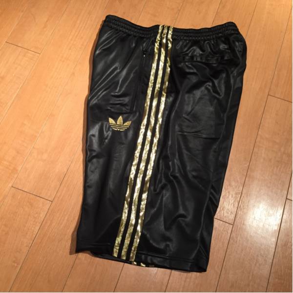 美品】adidas アディダス トレフォイルロゴ ジャージ ハーフパンツ 下 黒×金 ゴールド 光沢 Lサイズ