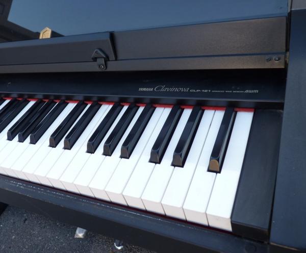 ☆綺麗【ヤマハ / YAMAHA 電子ピアノ クラビノーバ CLP-121】Clavinova 