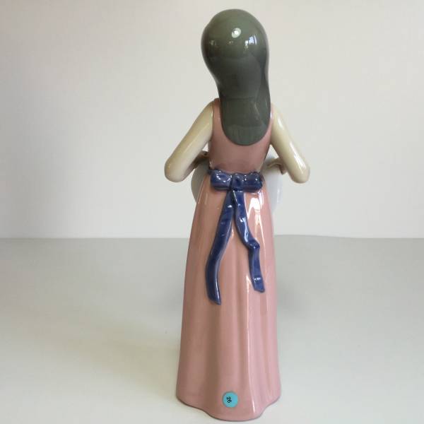◇櫟◇ ◇ LLADRO 【 麦わら帽子を持つ少女 】 リヤドロ 陶器 ◇櫟◇ ◇ LLADRO 【 麦わら帽子を持つ少女 】 リヤドロ 陶器
