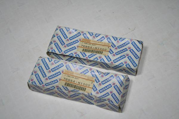 サニー 用 バッジ エンブレム　当時物　B110 B120 B122 旧車 日産 純正 DATSUN ダットサン　サニトラ　　