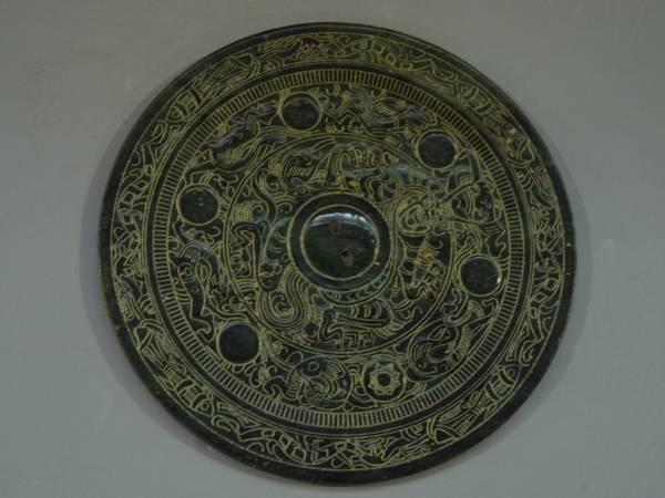 【激安出品】年代物 香港收集 和田玉手彫 《走獣紋 玉鏡》貴重 稀少唐物