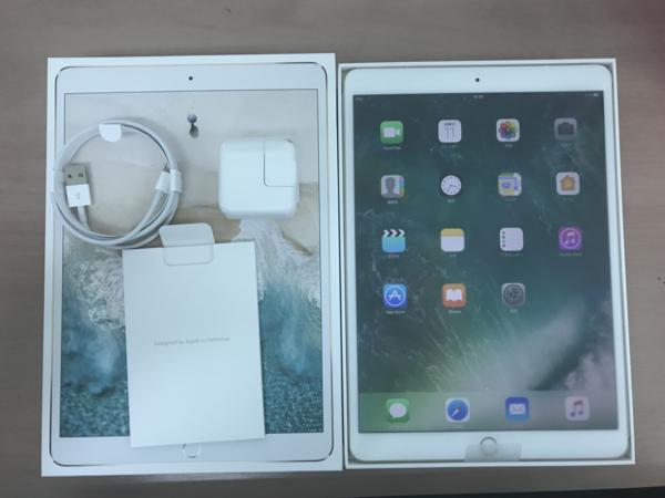 新品未使用　Softbank　iPad Pro10.5インチ　256GB　ゴールド　MPHJ2J/A　箱付属品完備　管理番号21　8-①