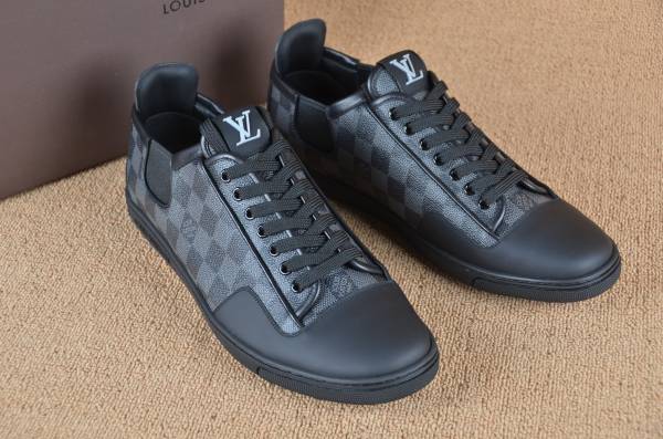 ☆流行◇LOUIS VUITTON◇メンズシューズ LV スニーカー グレー
