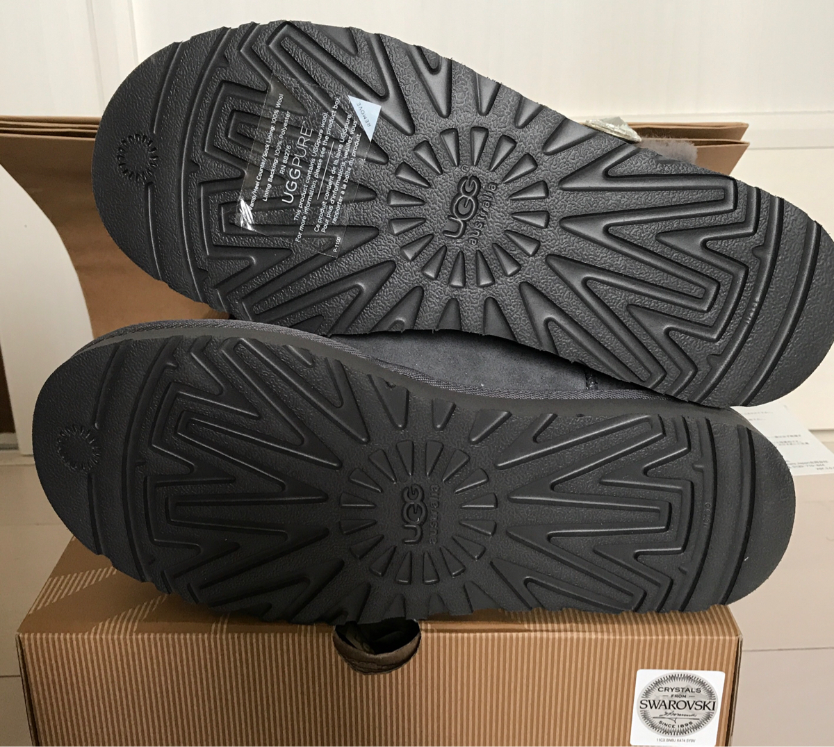 UGG アグ スワロフスキー ムートンブーツ ミニベイリー ボタン 