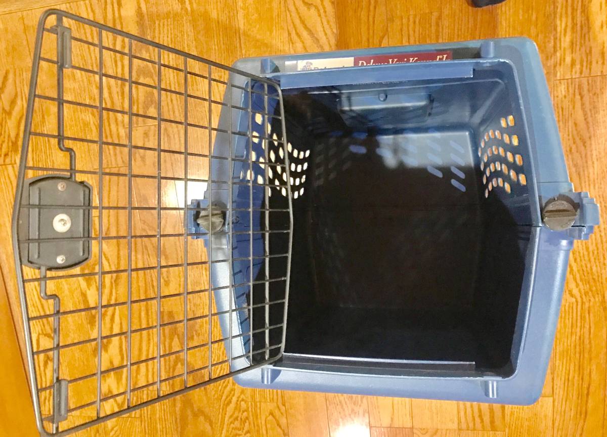 米国の定番：中小型犬用旅行用キャリー petmate varikennel （中古）