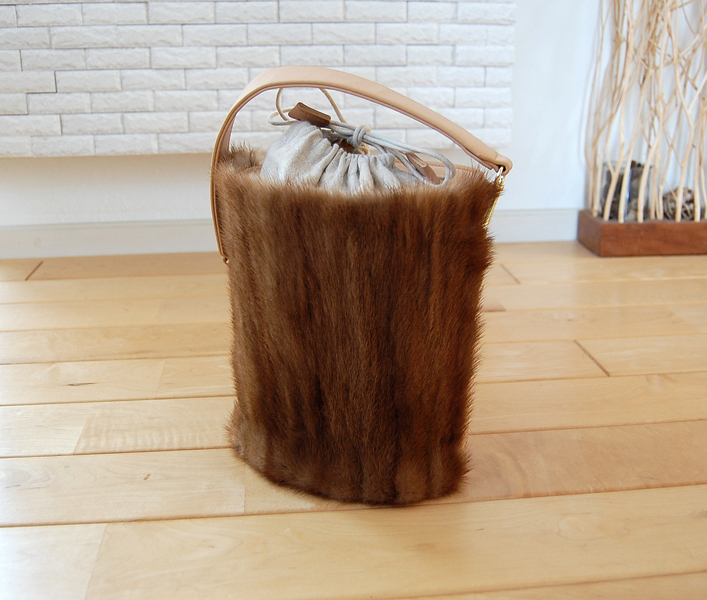 *:・新品　カスタムメイド　ヌメ革加工　合皮　２WAYバッグ　ハーフミンク　ファー　バケツ型　ハンドバッグ　ショルダー取り外し可　.:*