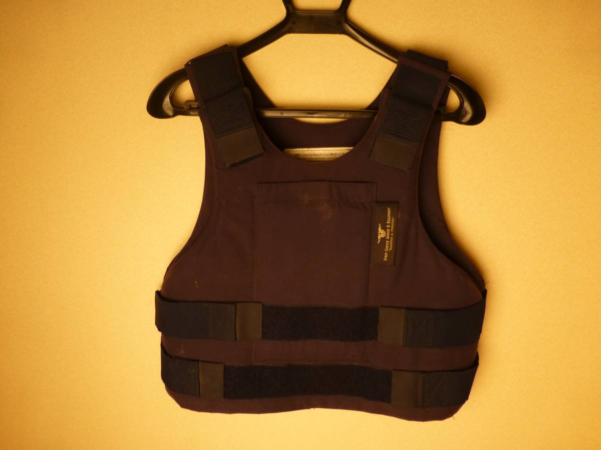 [実物]防弾チョッキ・ボディーアーマーFIRST CHOICE ARMOR & EQUIPMENT