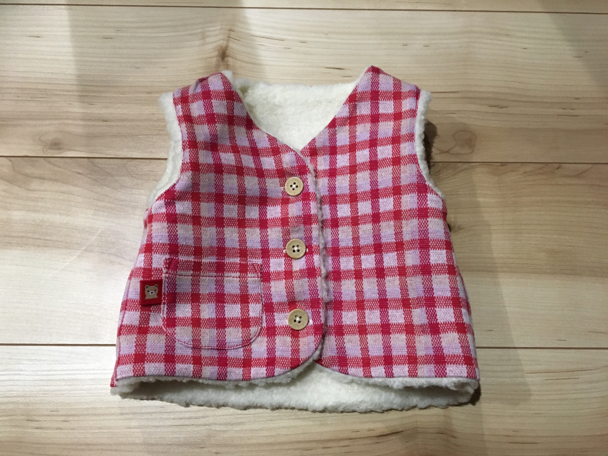 【新品定価半額】早い者勝ち！神戸購入ファミリア タグ付 ボアベスト リバーシブル