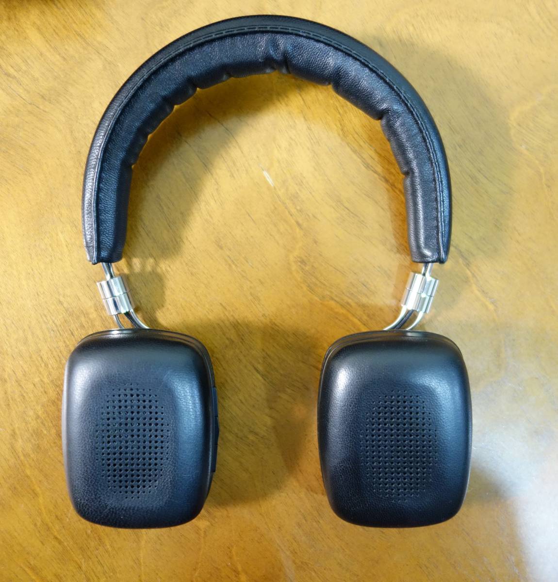 y*1様 【未使用】P5 B&W ヘッドホン レトロヴィンテージ ② Bowers & Wilkins P5 Wireless (B&W) 国内正規品 中古品