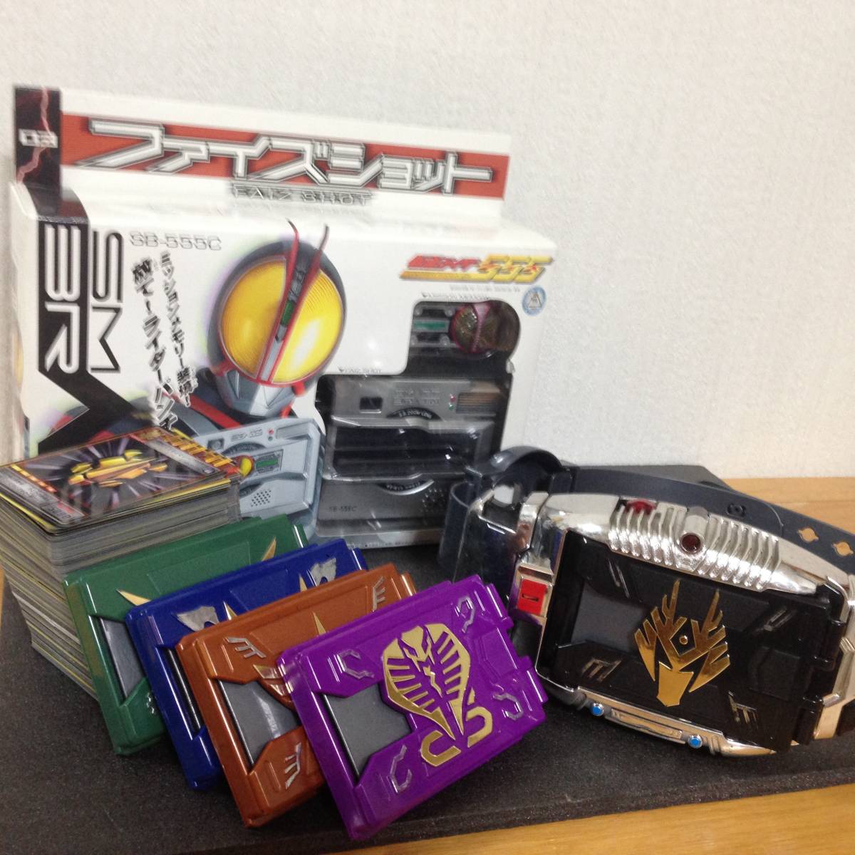 仮面ライダーファイズ・龍騎ベルトVバックル・アドベントカード☆まとめ売り