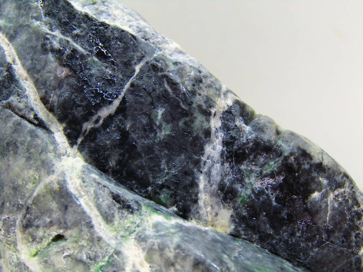糸魚川・緑 1.1kg 翡翠 ヒスイ 翡翠原石 鑑賞石 原石 自然石 誕生石 
