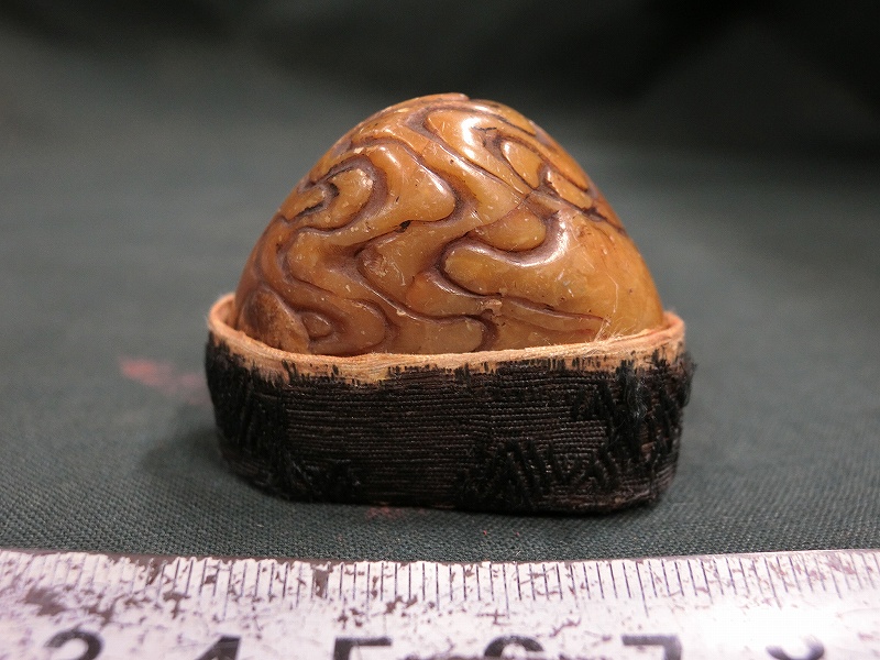 A28935 寿山石 黄土色 彫雲文 印章 印材 52g