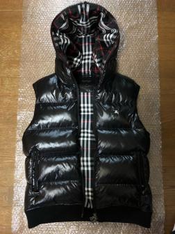 ☆新品☆バーバリーブラックレーベル ホース刺繍 フード付き ホワイトグース シャイニー ダウンベスト M（2）◇BURBERRY BLACK LABEL